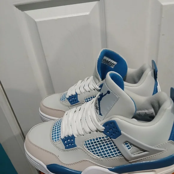 Air Jordan 4 Retro - Picture 5 of 6